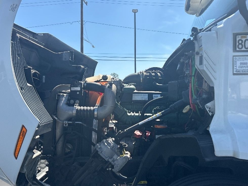 Day Cab Tractor-Heavy Duty Tractors-Volvo-2021-VNR64300-Fontana-CA-510,979\n\t\tmiles-$ 43,000 - Image 16