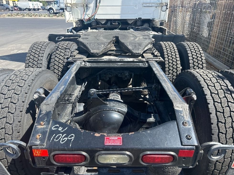 Day Cab Tractor-Heavy Duty Tractors-Volvo-2021-VNR64300-Fontana-CA-510,979\n\t\tmiles-$ 43,000 - Image 6
