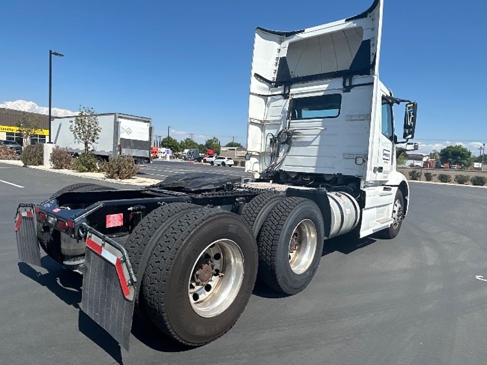 Day Cab Tractor-Heavy Duty Tractors-Volvo-2021-VNR64300-Fontana-CA-510,979\n\t\tmiles-$ 43,000 - Image 7