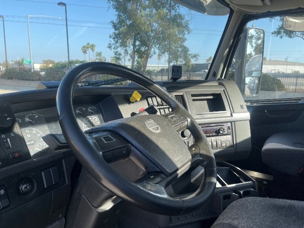 Day Cab Tractor-Heavy Duty Tractors-Volvo-2021-VNR64300-Fontana-CA-516,118\n\t\tmiles-$ 42,500 - Image 10
