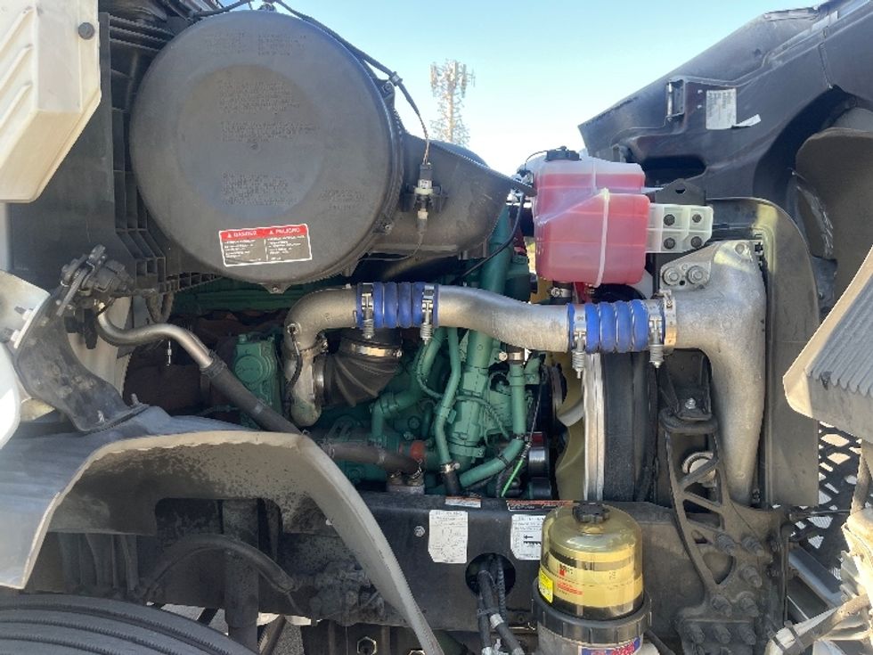 Day Cab Tractor-Heavy Duty Tractors-Volvo-2021-VNR64300-Fontana-CA-516,118\n\t\tmiles-$ 42,500 - Image 15