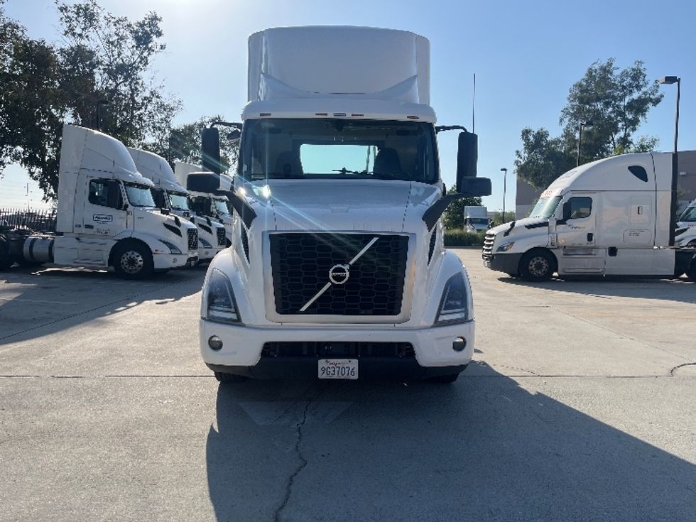 Day Cab Tractor-Heavy Duty Tractors-Volvo-2021-VNR64300-Fontana-CA-516,118\n\t\tmiles-$ 42,500 - Image 2
