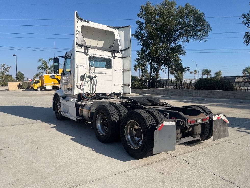 Day Cab Tractor-Heavy Duty Tractors-Volvo-2021-VNR64300-Fontana-CA-516,118\n\t\tmiles-$ 42,500 - Image 5
