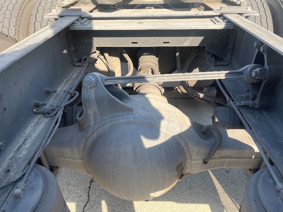 Day Cab Tractor-Heavy Duty Tractors-Volvo-2021-VNR64300-Fontana-CA-516,118\n\t\tmiles-$ 42,500 - Image 6