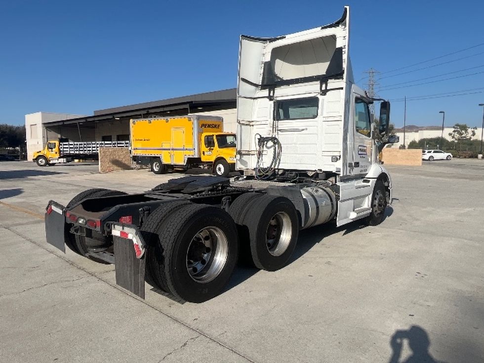 Day Cab Tractor-Heavy Duty Tractors-Volvo-2021-VNR64300-Fontana-CA-516,118\n\t\tmiles-$ 42,500 - Image 7