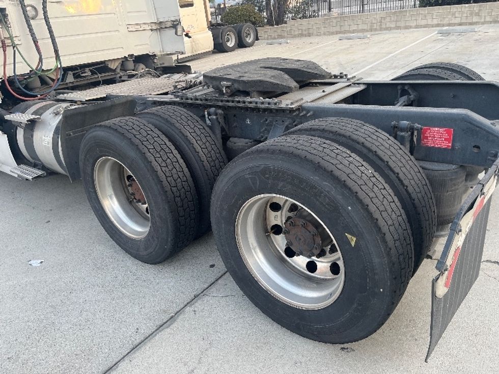 Day Cab Tractor-Heavy Duty Tractors-Volvo-2021-VNR64300-Fontana-CA-519,127\n\t\tmiles-$ 41,000 - Image 18