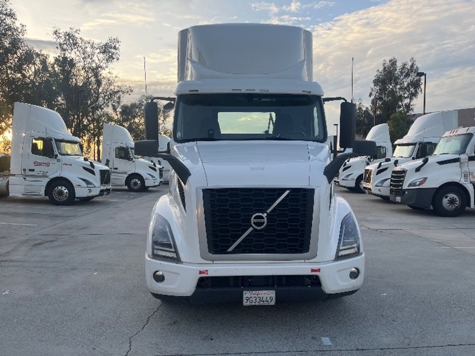 Day Cab Tractor-Heavy Duty Tractors-Volvo-2021-VNR64300-Fontana-CA-519,127\n\t\tmiles-$ 41,000 - Image 2