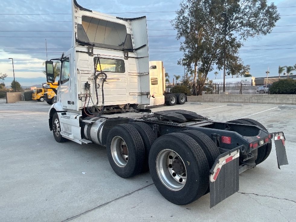 Day Cab Tractor-Heavy Duty Tractors-Volvo-2021-VNR64300-Fontana-CA-519,127\n\t\tmiles-$ 41,000 - Image 5