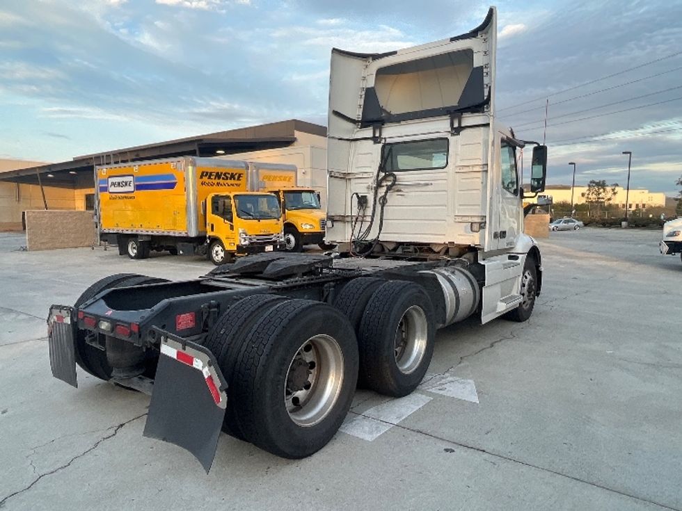 Day Cab Tractor-Heavy Duty Tractors-Volvo-2021-VNR64300-Fontana-CA-519,127\n\t\tmiles-$ 41,000 - Image 7