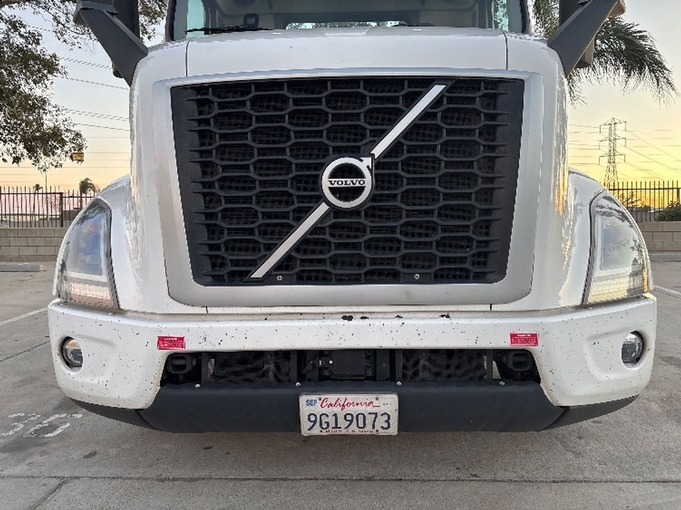 Day Cab Tractor-Heavy Duty Tractors-Volvo-2021-VNR64300-Fontana-CA-537,369\n\t\tmiles-$ 39,750 - Image 19