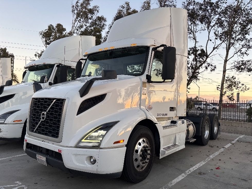 Day Cab Tractor-Heavy Duty Tractors-Volvo-2021-VNR64300-Fontana-CA-537,369\n\t\tmiles-$ 39,750 - Image 3