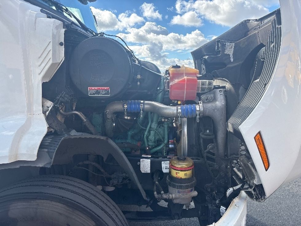 Day Cab Tractor-Heavy Duty Tractors-Volvo-2021-VNR64300-Fontana-CA-537,676\n\t\tmiles-$ 38,750 - Image 15