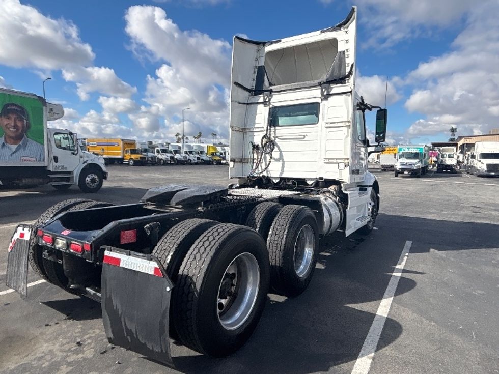 Day Cab Tractor-Heavy Duty Tractors-Volvo-2021-VNR64300-Fontana-CA-537,676\n\t\tmiles-$ 38,750 - Image 7