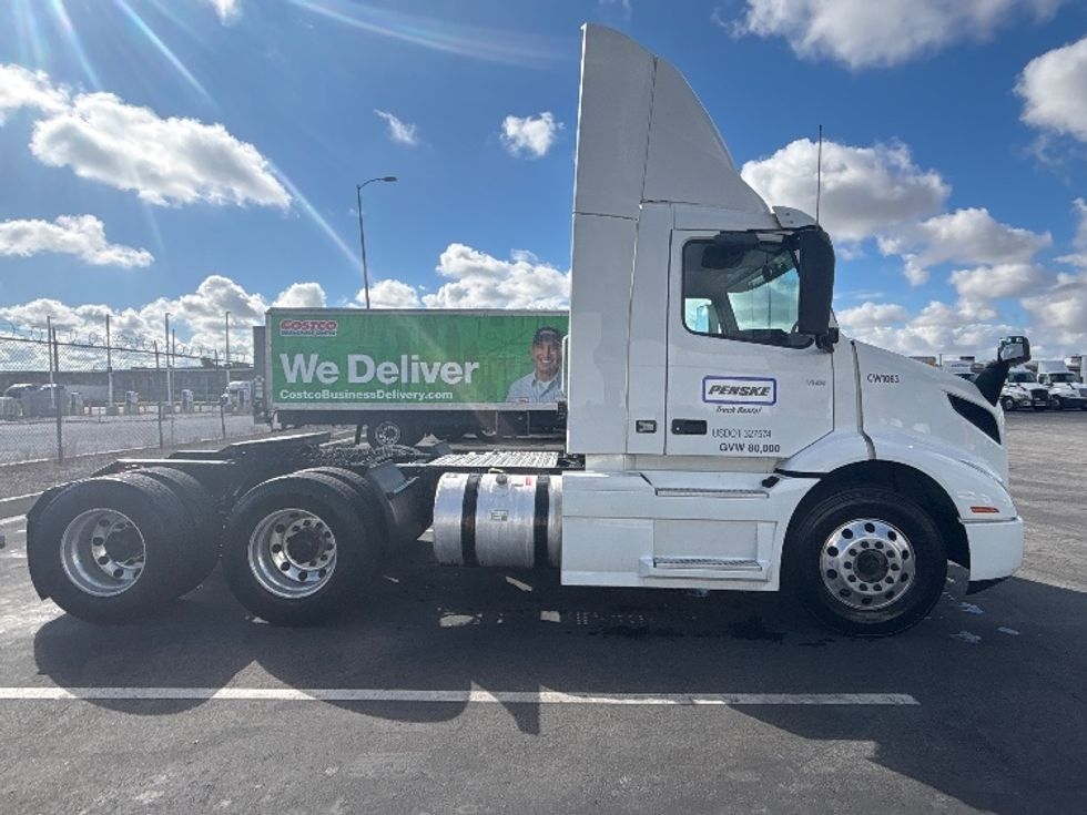 Day Cab Tractor-Heavy Duty Tractors-Volvo-2021-VNR64300-Fontana-CA-537,676\n\t\tmiles-$ 38,750 - Image 8