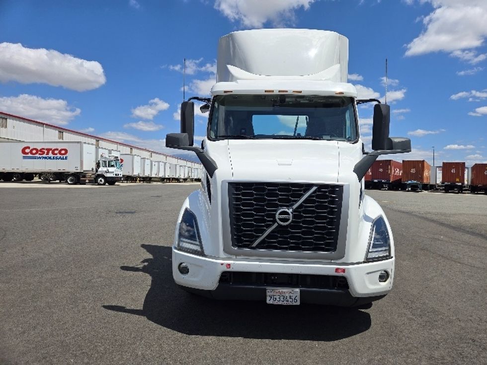 Day Cab Tractor-Heavy Duty Tractors-Volvo-2021-VNR64300-Fontana-CA-539,519\n\t\tmiles-$ 39,000 - Image 2