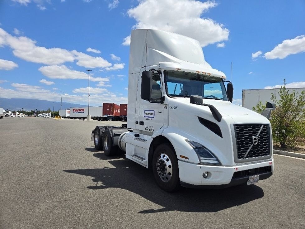 Day Cab Tractor-Heavy Duty Tractors-Volvo-2021-VNR64300-Fontana-CA-539,519\n\t\tmiles-$ 39,000 - Image 3