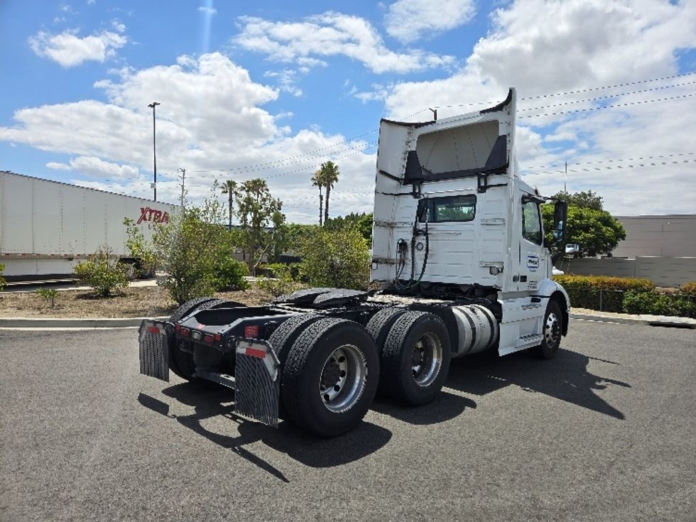 Day Cab Tractor-Heavy Duty Tractors-Volvo-2021-VNR64300-Fontana-CA-539,519\n\t\tmiles-$ 39,000 - Image 5