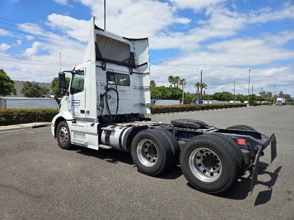 Day Cab Tractor-Heavy Duty Tractors-Volvo-2021-VNR64300-Fontana-CA-539,519\n\t\tmiles-$ 39,000 - Image 7