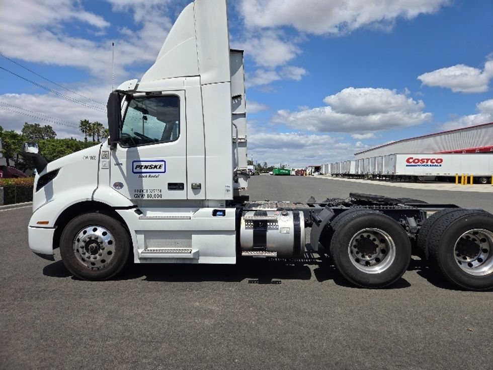 Day Cab Tractor-Heavy Duty Tractors-Volvo-2021-VNR64300-Fontana-CA-539,519\n\t\tmiles-$ 39,000 - Image 8