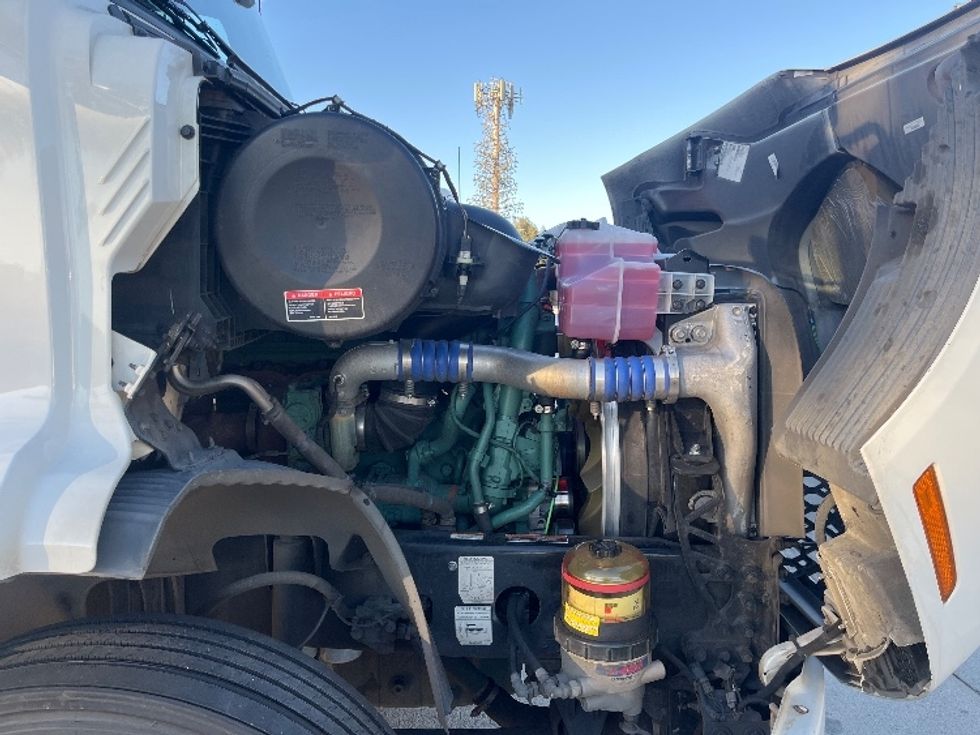 Day Cab Tractor-Heavy Duty Tractors-Volvo-2021-VNR64300-Fontana-CA-550,727\n\t\tmiles-$ 38,250 - Image 15