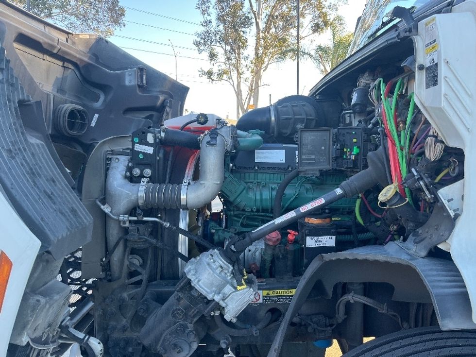 Day Cab Tractor-Heavy Duty Tractors-Volvo-2021-VNR64300-Fontana-CA-550,727\n\t\tmiles-$ 38,250 - Image 16