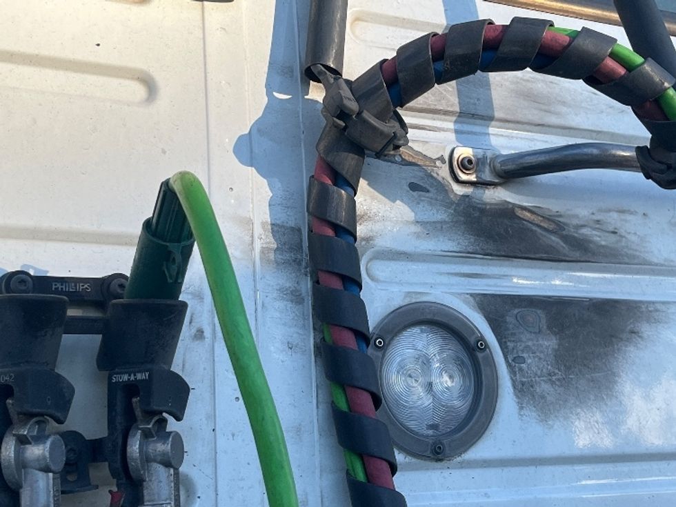 Day Cab Tractor-Heavy Duty Tractors-Volvo-2021-VNR64300-Fontana-CA-550,727\n\t\tmiles-$ 38,250 - Image 21