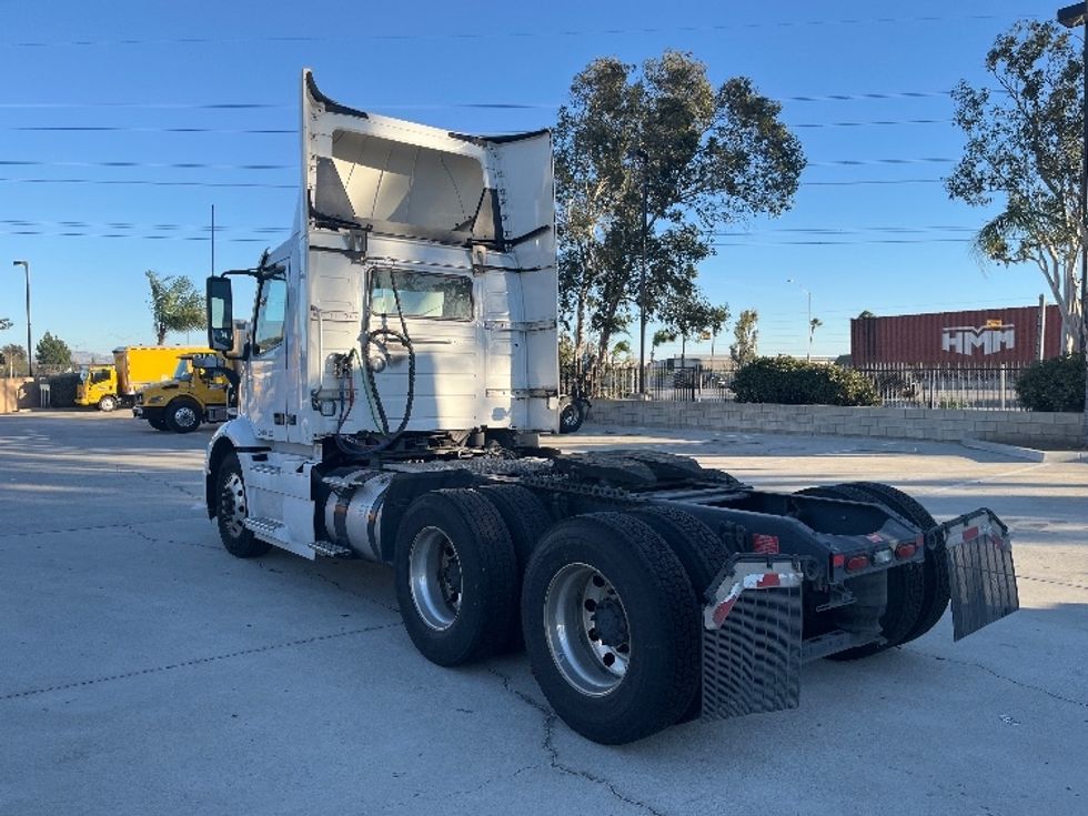 Day Cab Tractor-Heavy Duty Tractors-Volvo-2021-VNR64300-Fontana-CA-550,727\n\t\tmiles-$ 38,250 - Image 5