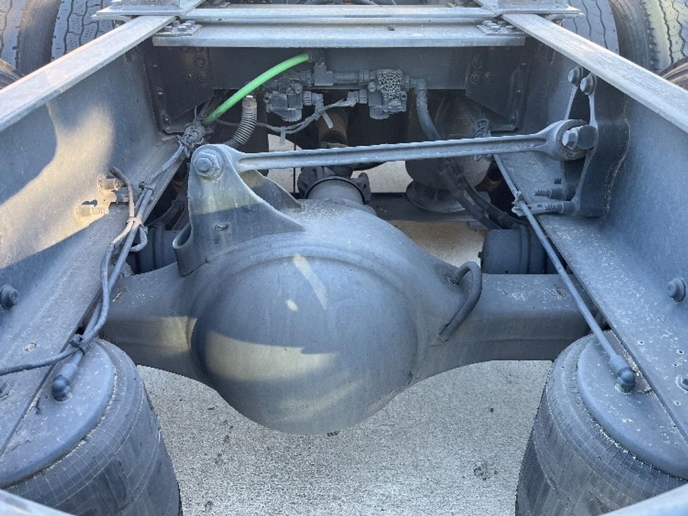 Day Cab Tractor-Heavy Duty Tractors-Volvo-2021-VNR64300-Fontana-CA-550,727\n\t\tmiles-$ 38,250 - Image 6