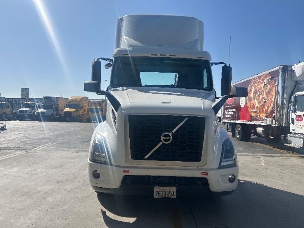 Day Cab Tractor-Heavy Duty Tractors-Volvo-2021-VNR64300-Fontana-CA-559,585\n\t\tmiles-$ 36,750 - Image 2