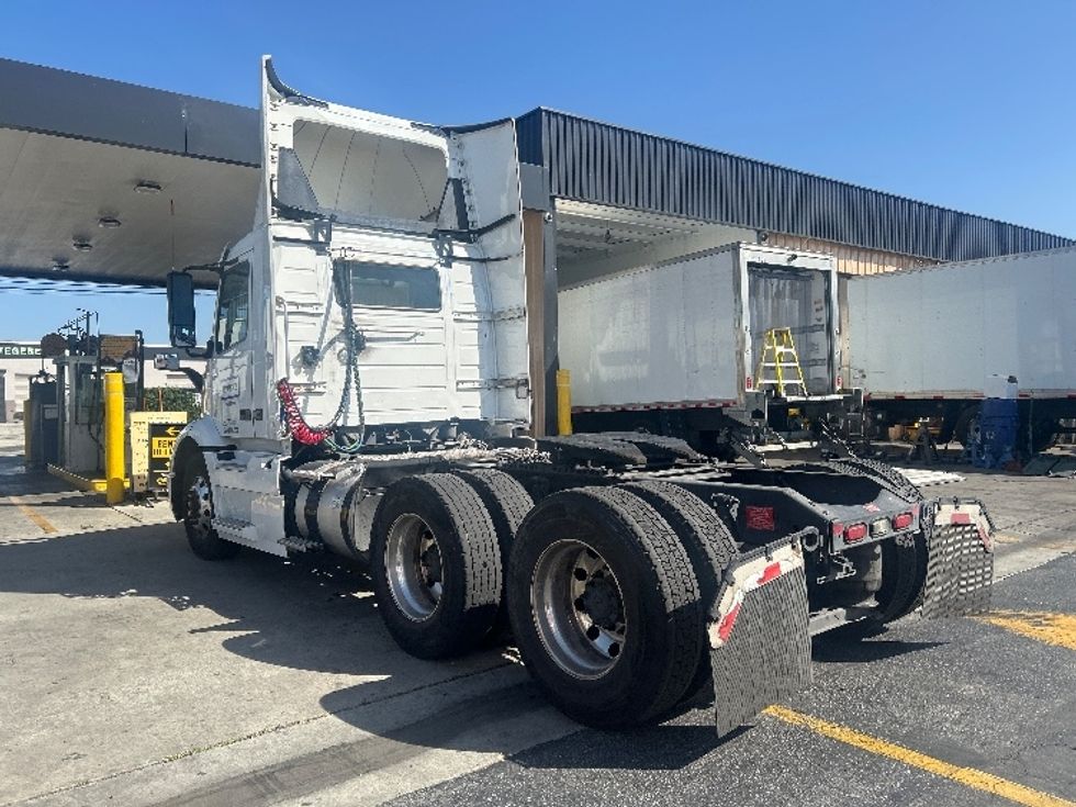 Day Cab Tractor-Heavy Duty Tractors-Volvo-2021-VNR64300-Fontana-CA-559,585\n\t\tmiles-$ 36,750 - Image 5