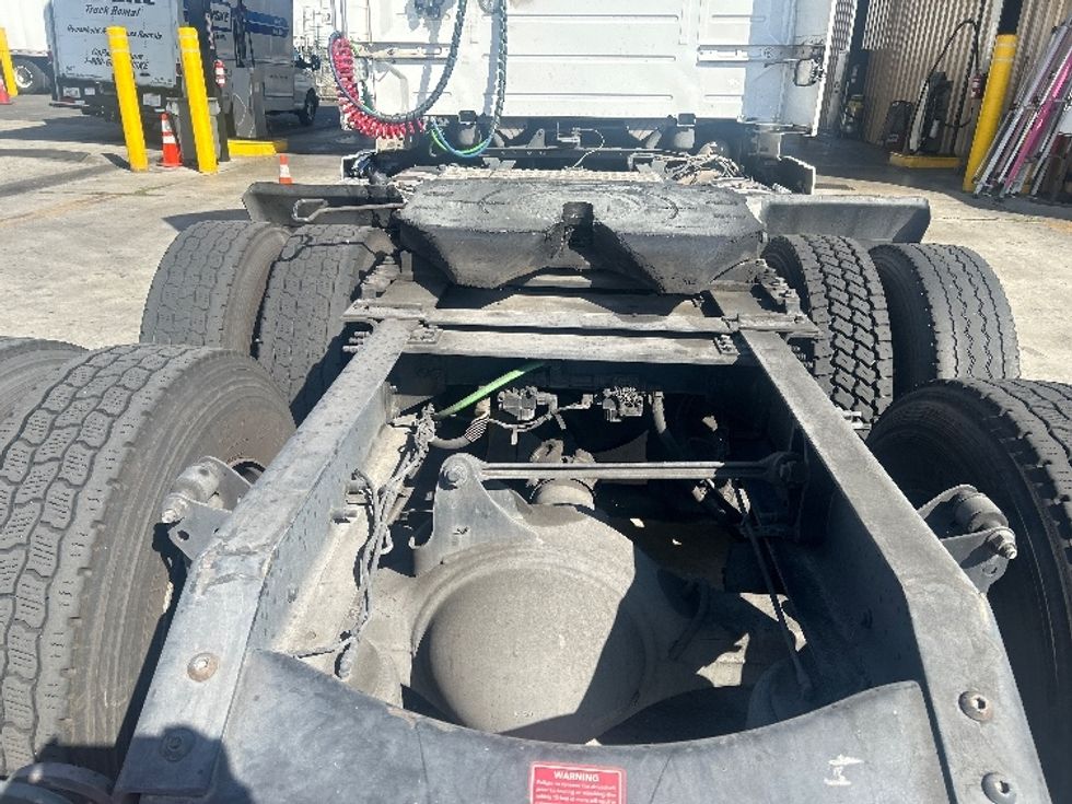 Day Cab Tractor-Heavy Duty Tractors-Volvo-2021-VNR64300-Fontana-CA-559,585\n\t\tmiles-$ 36,750 - Image 6