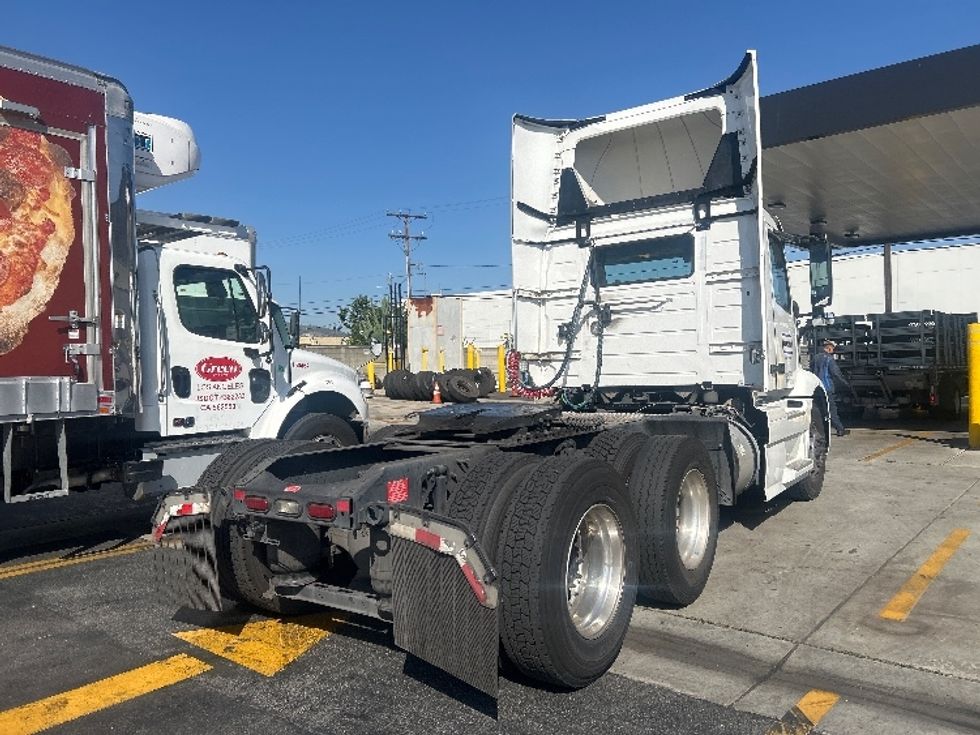 Day Cab Tractor-Heavy Duty Tractors-Volvo-2021-VNR64300-Fontana-CA-559,585\n\t\tmiles-$ 36,750 - Image 7