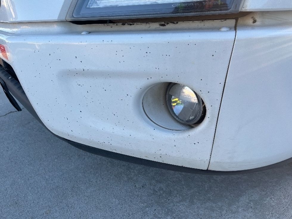 Day Cab Tractor-Heavy Duty Tractors-Volvo-2021-VNR64300-Fontana-CA-564,585\n\t\tmiles-$ 36,750 - Image 19