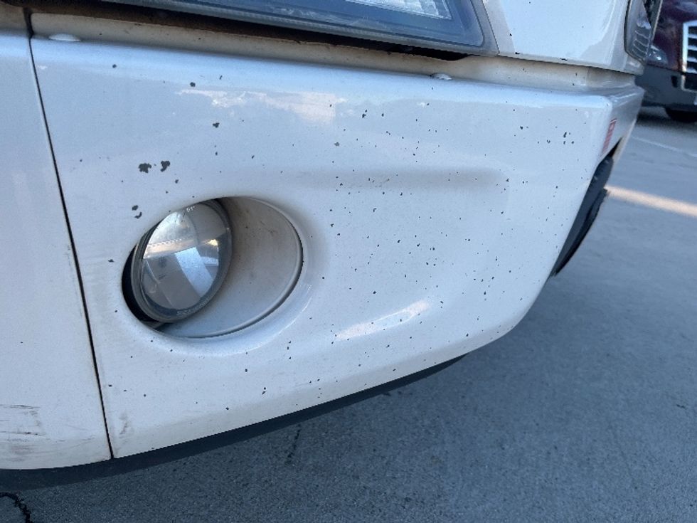 Day Cab Tractor-Heavy Duty Tractors-Volvo-2021-VNR64300-Fontana-CA-564,585\n\t\tmiles-$ 36,750 - Image 21