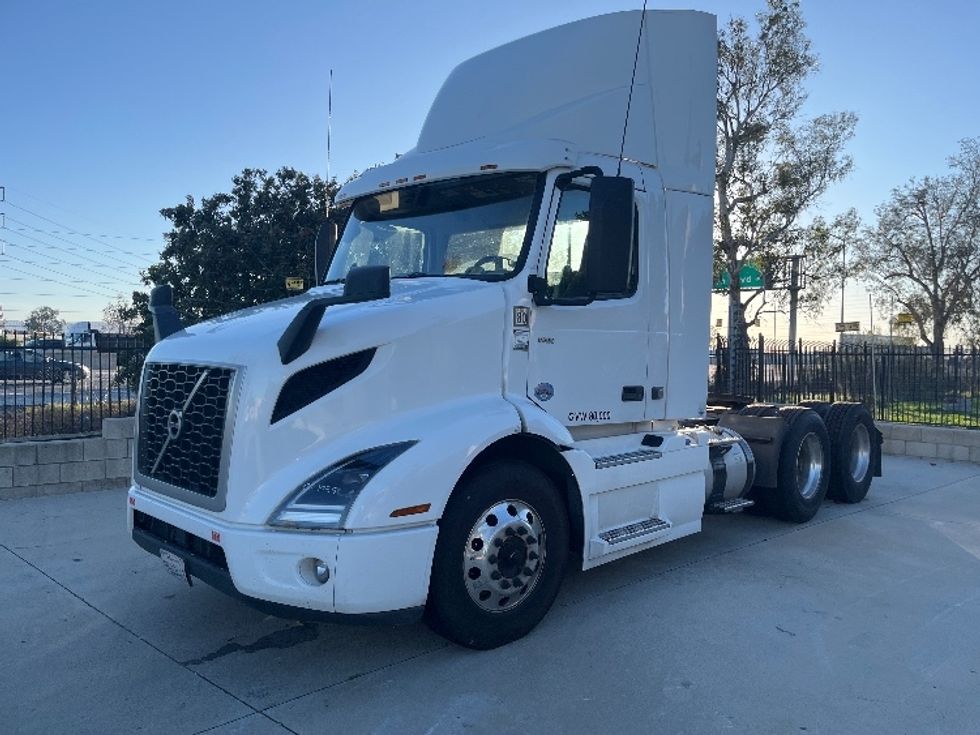 Day Cab Tractor-Heavy Duty Tractors-Volvo-2021-VNR64300-Fontana-CA-564,585\n\t\tmiles-$ 36,750 - Image 3