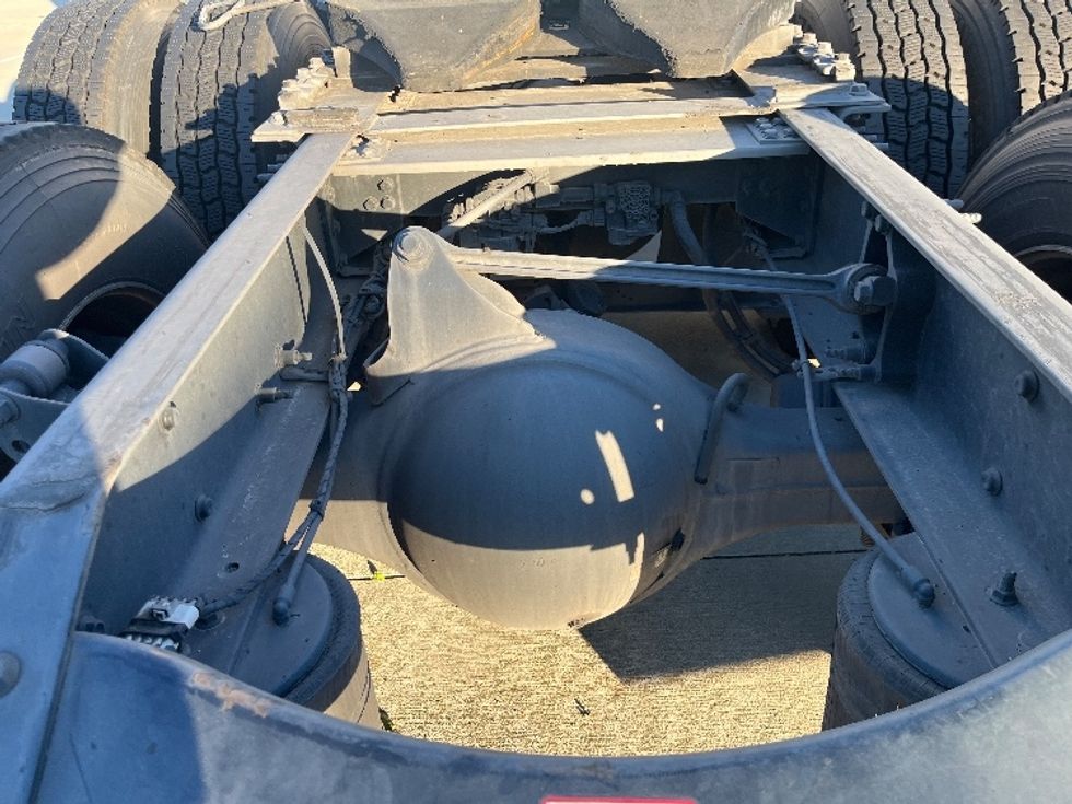 Day Cab Tractor-Heavy Duty Tractors-Volvo-2021-VNR64300-Fontana-CA-564,585\n\t\tmiles-$ 36,750 - Image 6