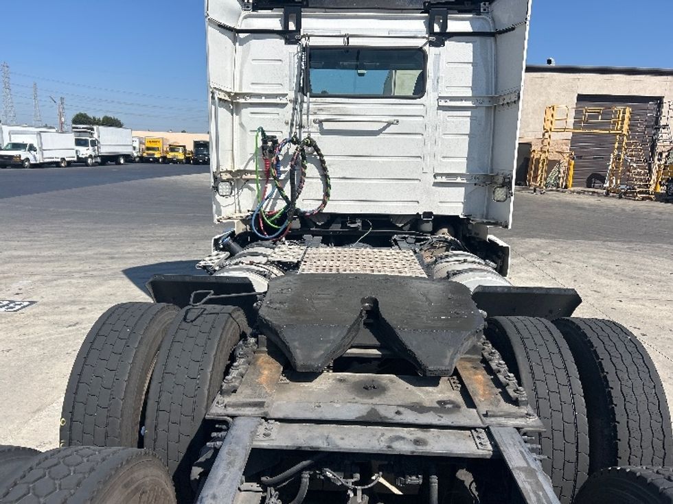 Day Cab Tractor-Heavy Duty Tractors-Volvo-2021-VNR64300-Fontana-CA-566,919\n\t\tmiles-$ 37,000 - Image 6