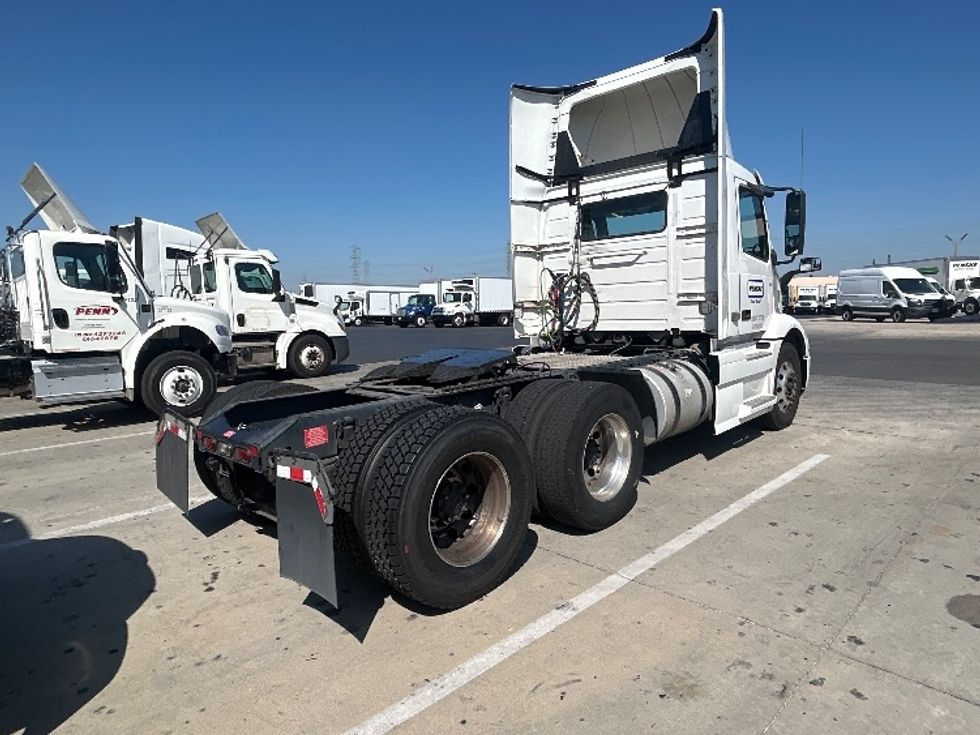 Day Cab Tractor-Heavy Duty Tractors-Volvo-2021-VNR64300-Fontana-CA-566,919\n\t\tmiles-$ 37,000 - Image 7