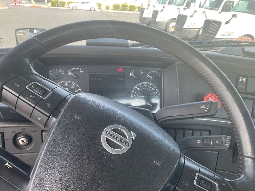 Day Cab Tractor-Heavy Duty Tractors-Volvo-2021-VNR64300-Fontana-CA-571,799\n\t\tmiles-$ 32,500 - Image 11