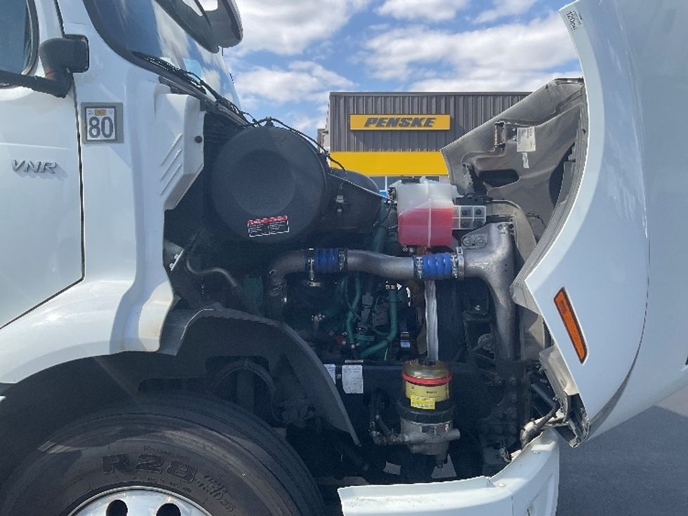 Day Cab Tractor-Heavy Duty Tractors-Volvo-2021-VNR64300-Fontana-CA-571,799\n\t\tmiles-$ 32,500 - Image 15