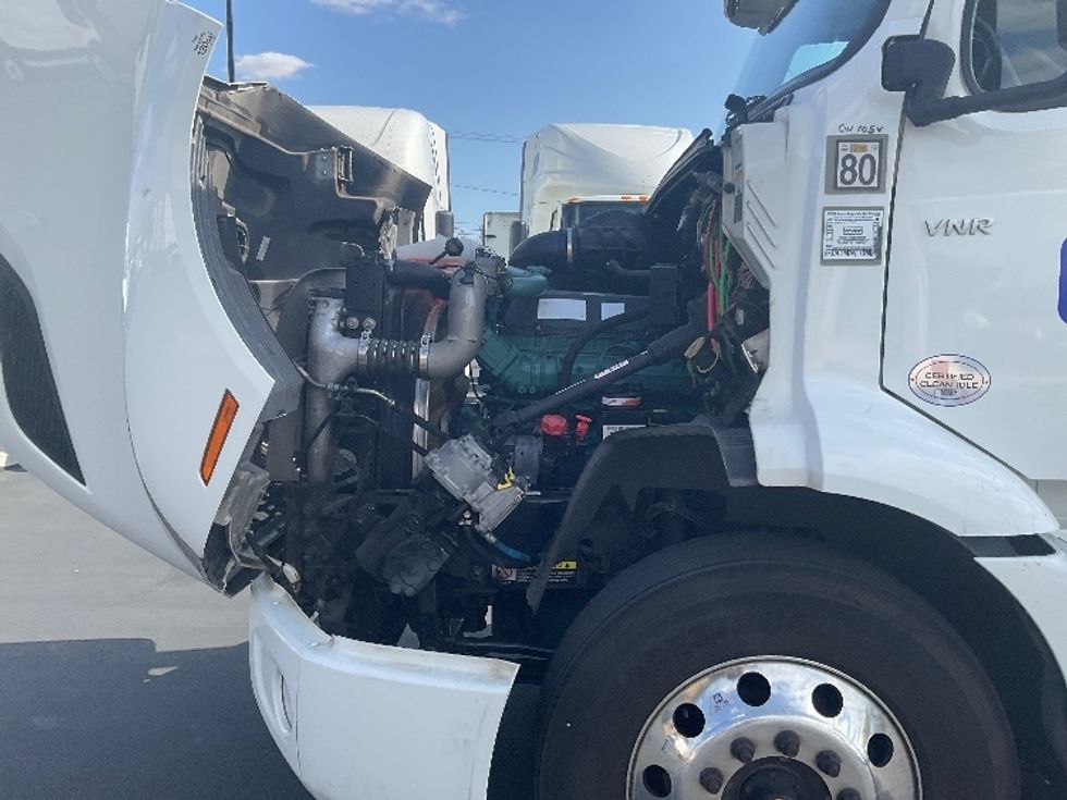 Day Cab Tractor-Heavy Duty Tractors-Volvo-2021-VNR64300-Fontana-CA-571,799\n\t\tmiles-$ 32,500 - Image 16