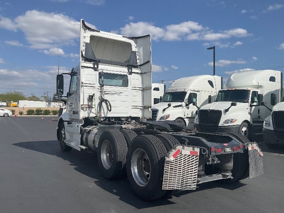 Day Cab Tractor-Heavy Duty Tractors-Volvo-2021-VNR64300-Fontana-CA-571,799\n\t\tmiles-$ 32,500 - Image 5