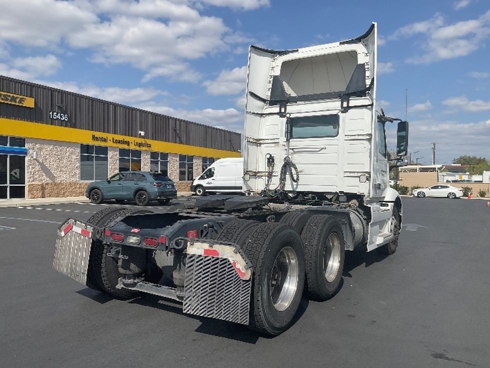 Day Cab Tractor-Heavy Duty Tractors-Volvo-2021-VNR64300-Fontana-CA-571,799\n\t\tmiles-$ 32,500 - Image 7