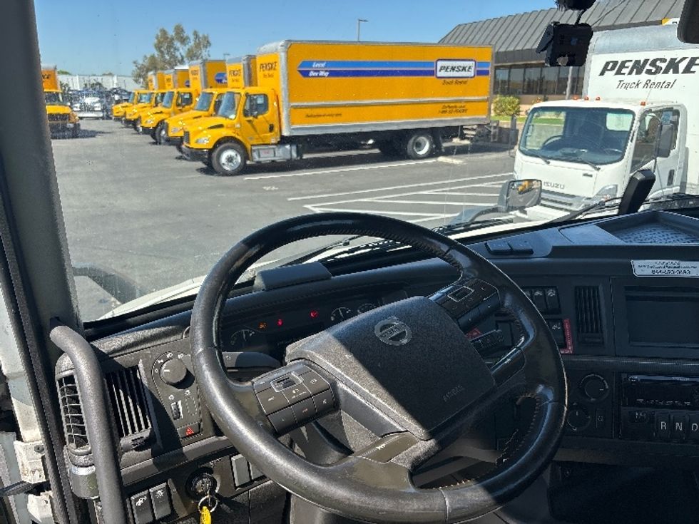 Day Cab Tractor-Heavy Duty Tractors-Volvo-2021-VNR64300-Fontana-CA-571,897\n\t\tmiles-$ 36,500 - Image 10