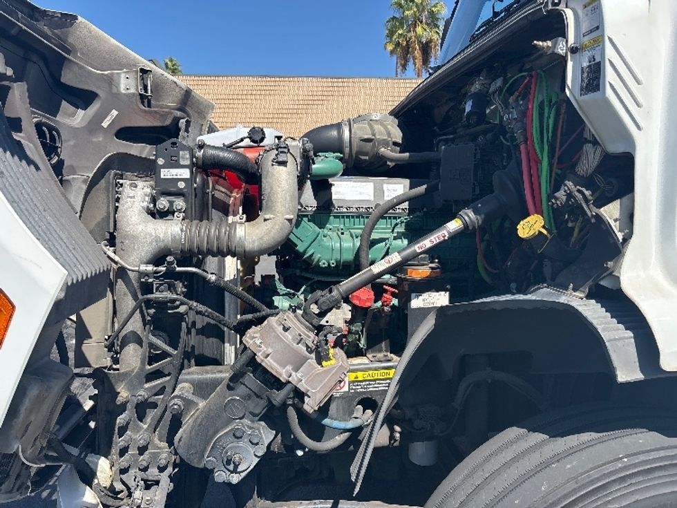 Day Cab Tractor-Heavy Duty Tractors-Volvo-2021-VNR64300-Fontana-CA-571,897\n\t\tmiles-$ 36,500 - Image 16