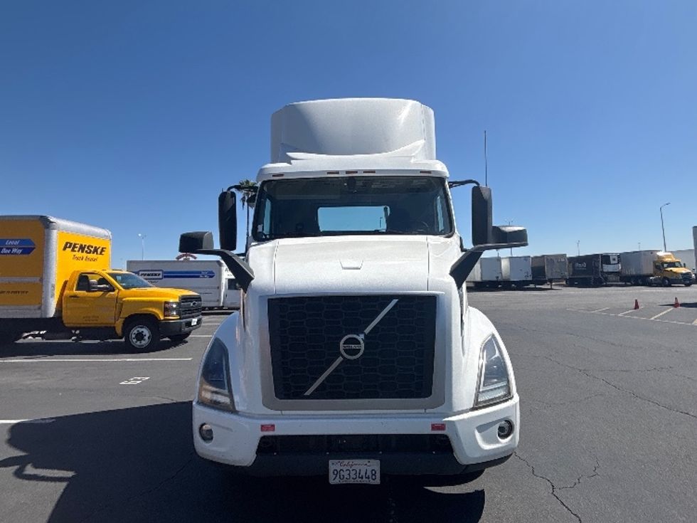Day Cab Tractor-Heavy Duty Tractors-Volvo-2021-VNR64300-Fontana-CA-571,897\n\t\tmiles-$ 36,500 - Image 2