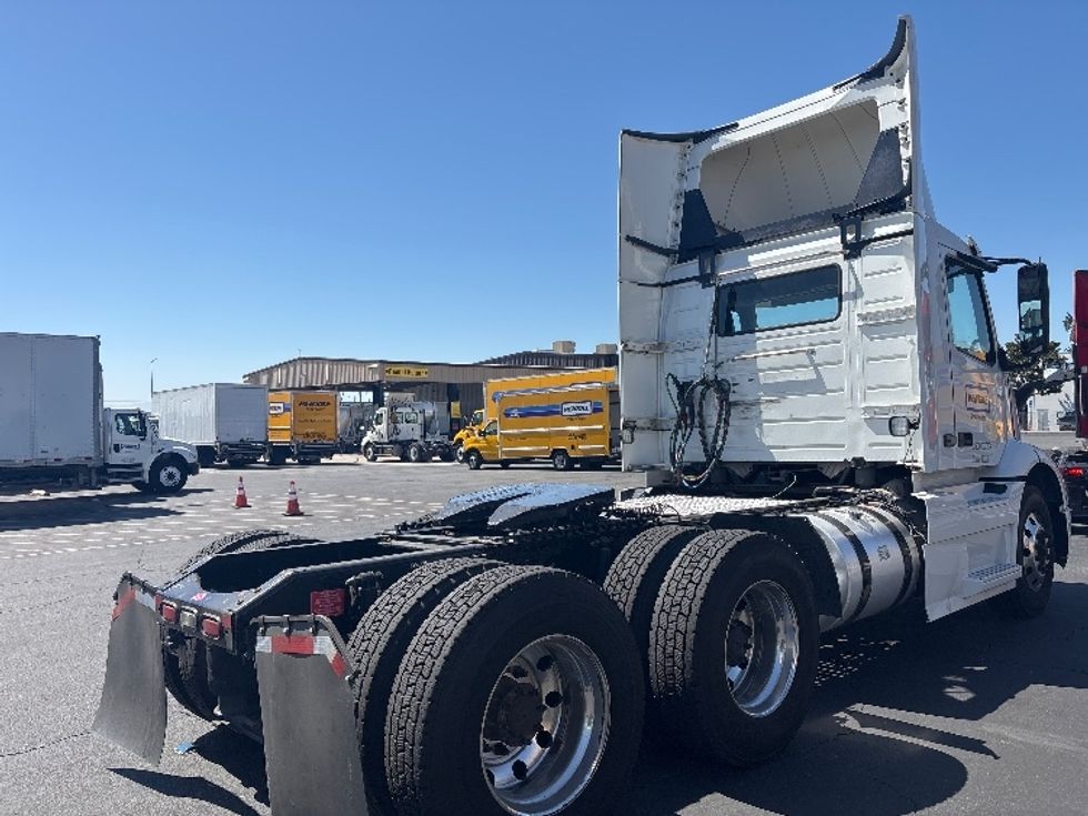 Day Cab Tractor-Heavy Duty Tractors-Volvo-2021-VNR64300-Fontana-CA-571,897\n\t\tmiles-$ 36,500 - Image 7