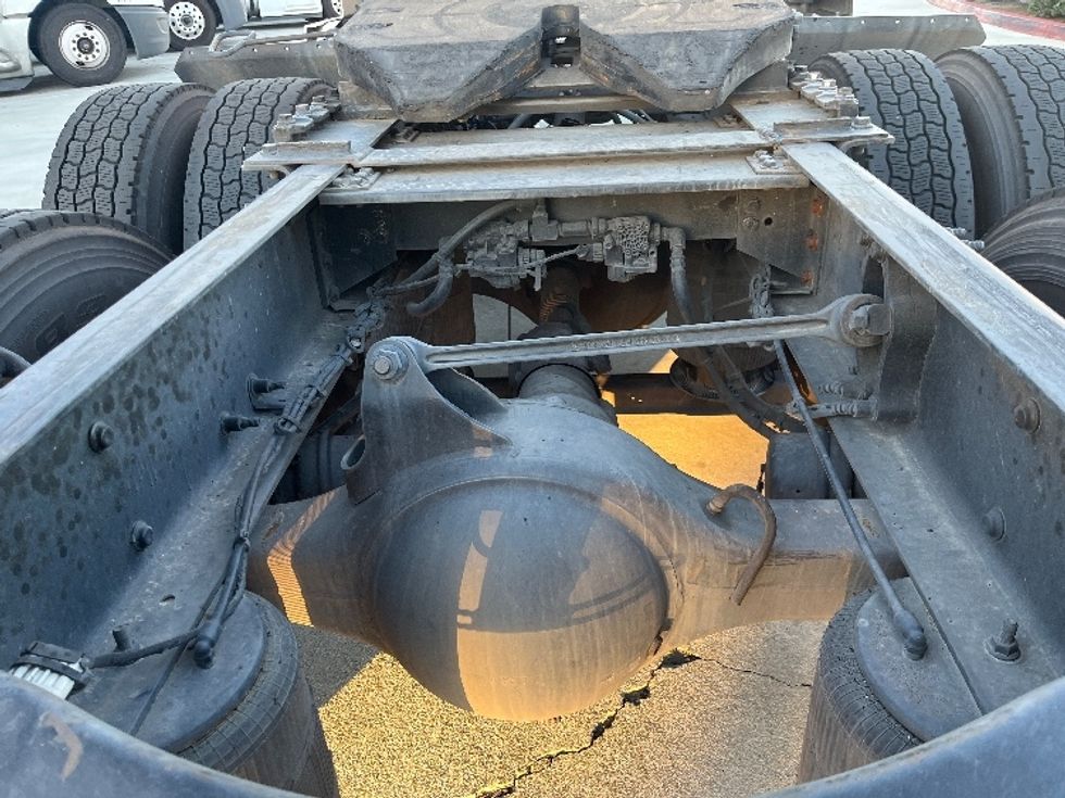 Day Cab Tractor-Heavy Duty Tractors-Volvo-2021-VNR64300-Fontana-CA-572,545\n\t\tmiles-$ 36,000 - Image 6