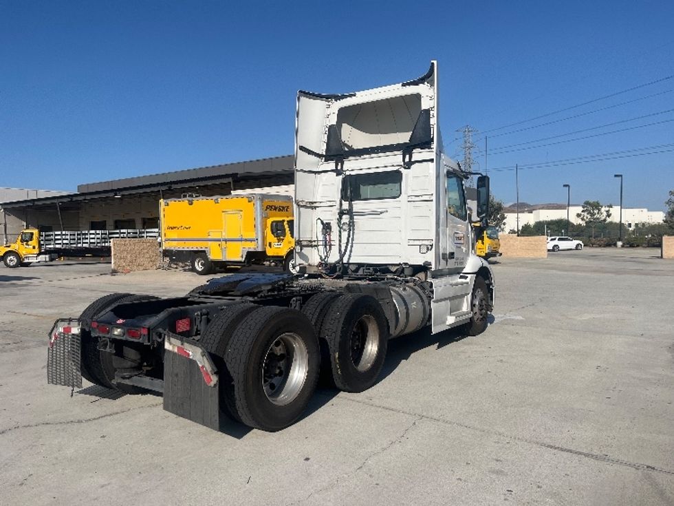 Day Cab Tractor-Heavy Duty Tractors-Volvo-2021-VNR64300-Fontana-CA-588,592\n\t\tmiles-$ 34,750 - Image 7