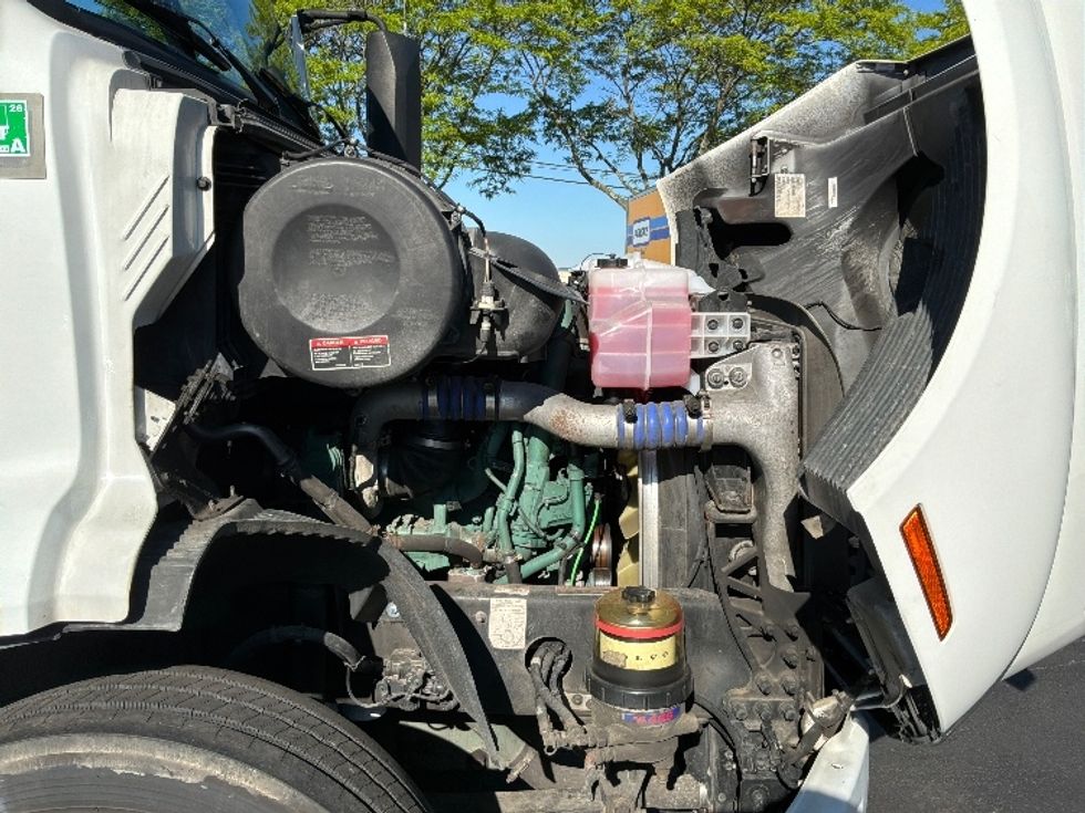 Day Cab Tractor-Heavy Duty Tractors-Volvo-2021-VNR64300-Harrisburg-PA-434,315\n\t\tmiles-$ 41,750 - Image 15